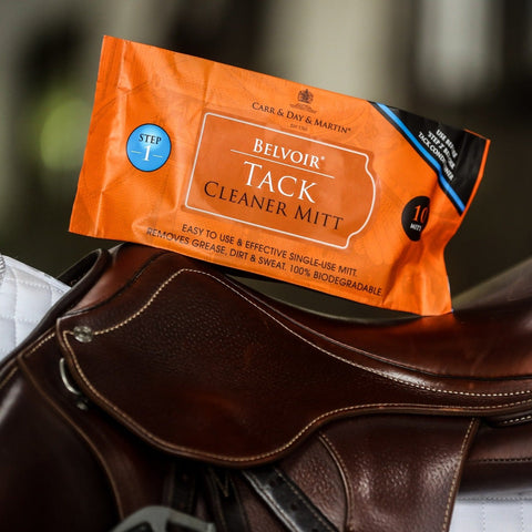 Car & Day & Martin Tack Cleaning Mitt